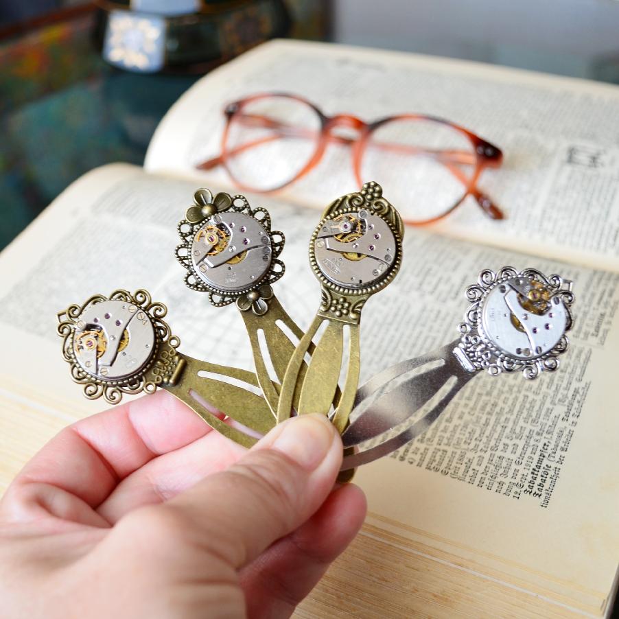 Záložka do knížky s hodinkovým strojkem UMF - RUHLA, steampunková