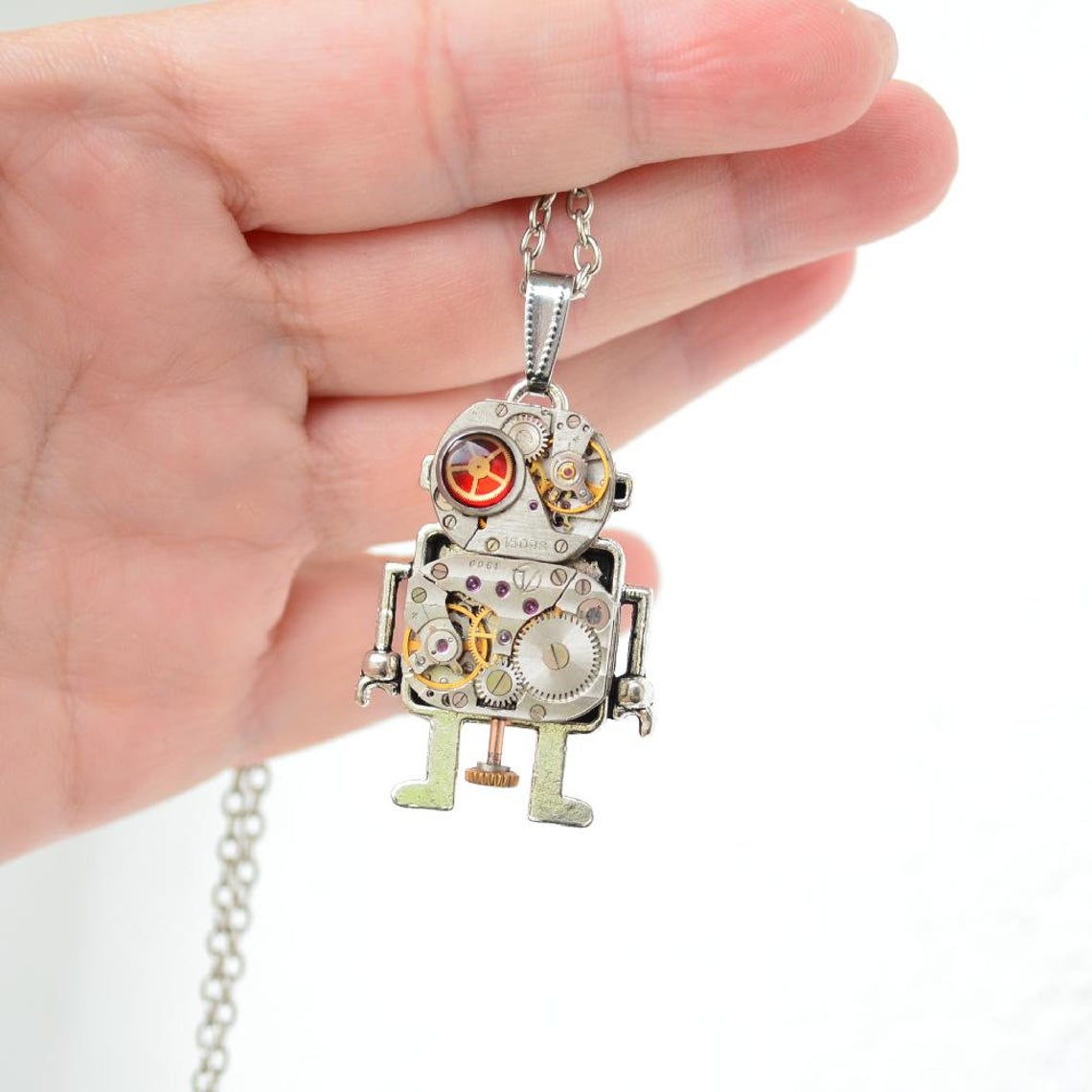ROBOT S ČERVENÝM OKEM - PŘIVĚSEK Z HODINEK