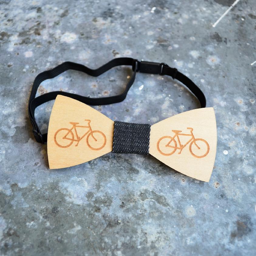 Dřevěný motýlek s jízdním kolem - pro cyklisty