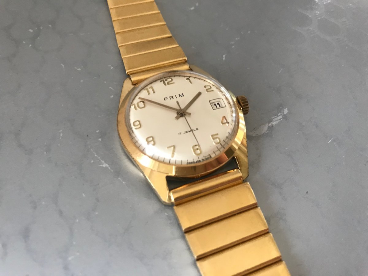 Elegantní zlacené Hodinky Prim z roku 1978