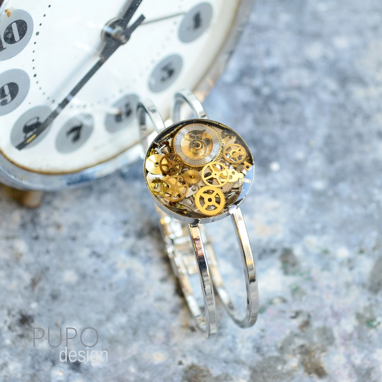 NÁRAMEK S HODINKOVÝMI SOUČÁSTKAMI, STEAMPUNK