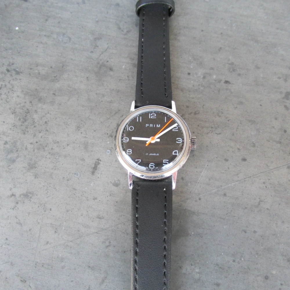 Dámské náramkové hodinky Prim z roku 1980 s datumem