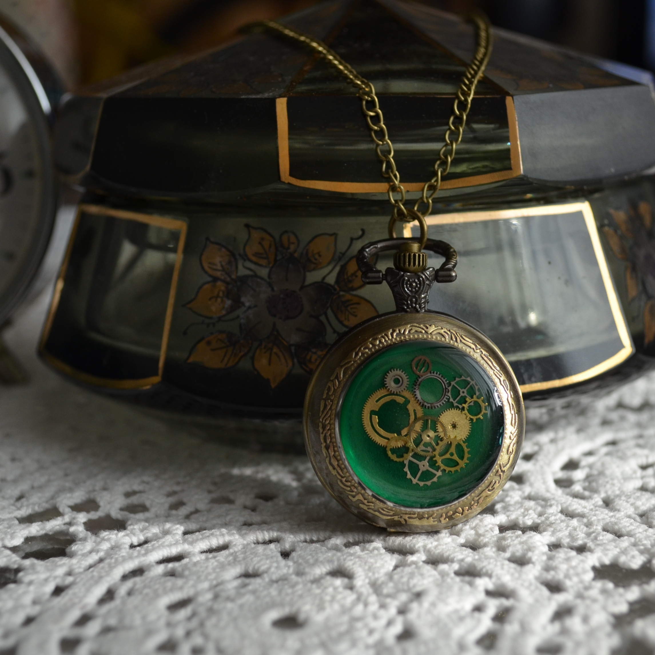 Steampunkové hodinky na krk - zelené