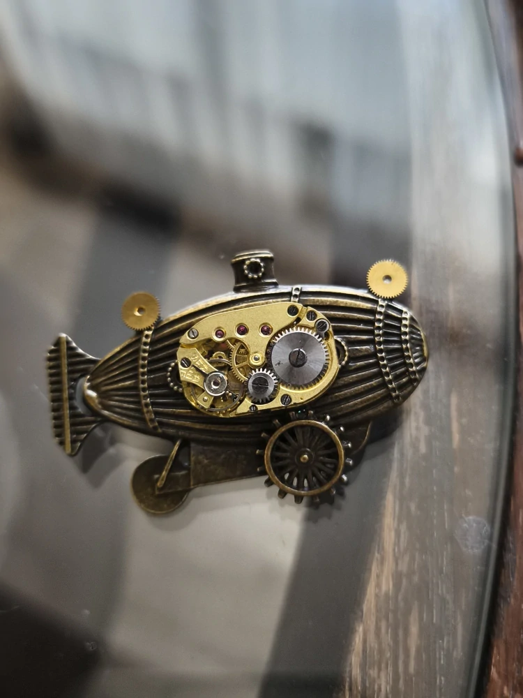 Vzducholoď, steampunková brož III