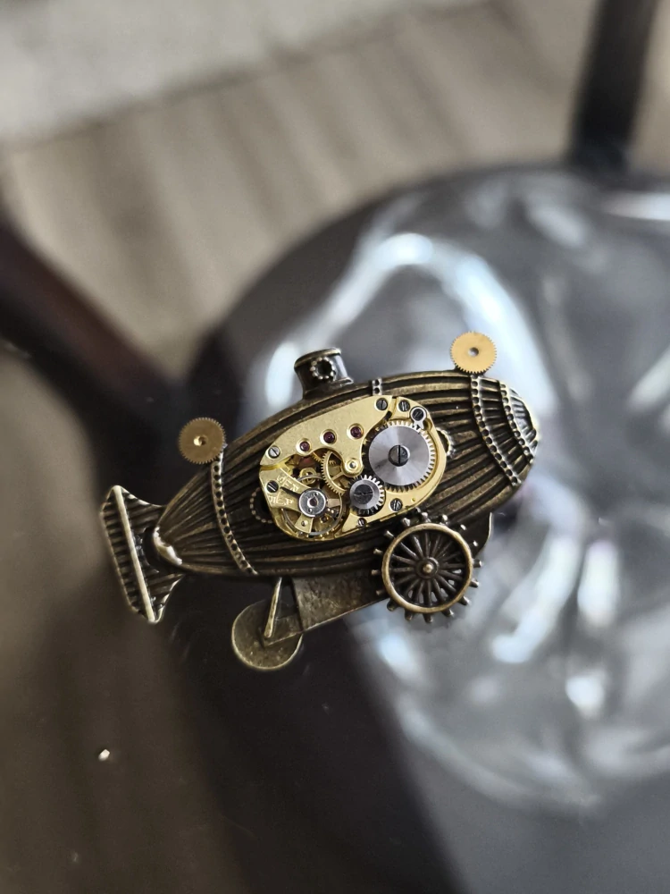 Vzducholoď, steampunková brož III
