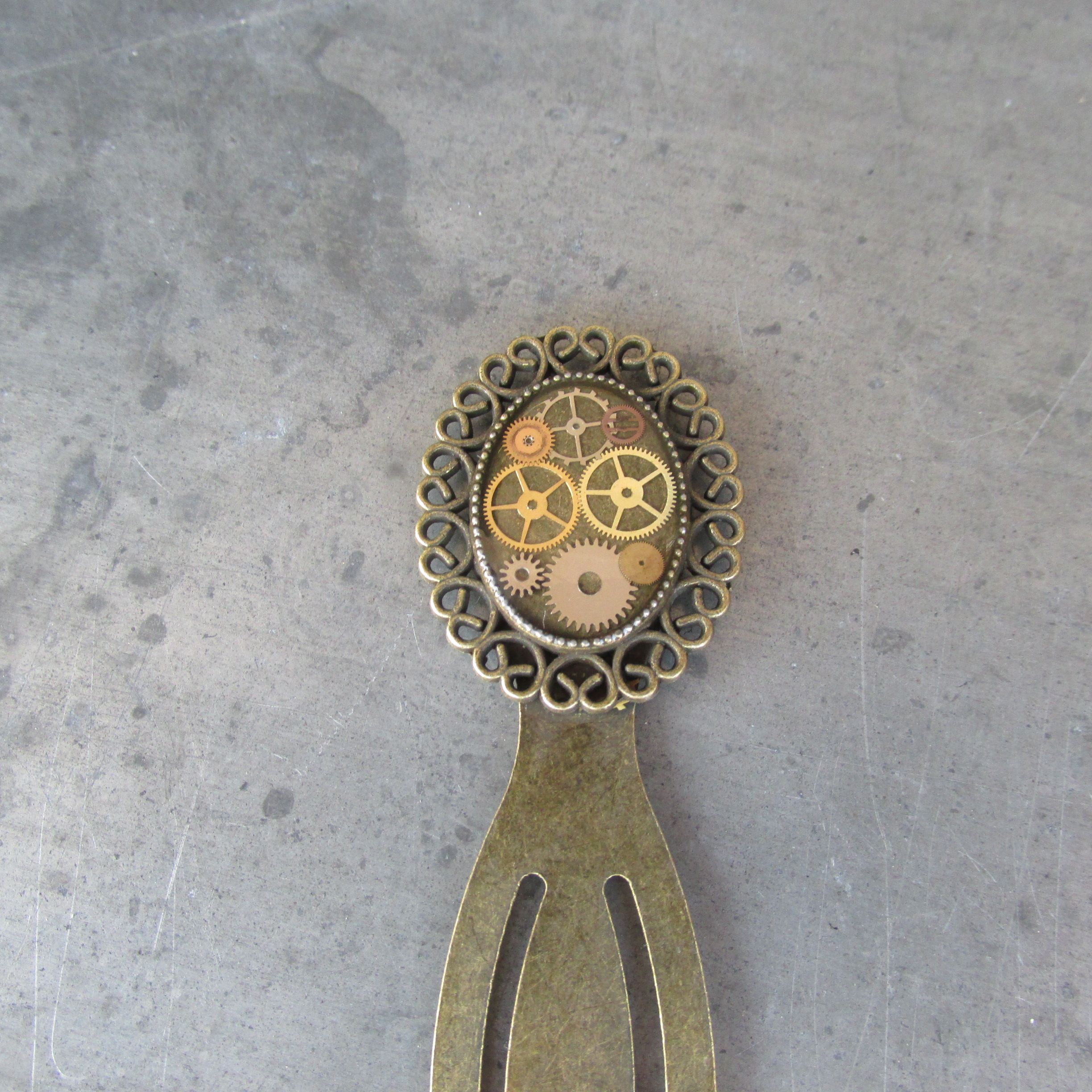 Záložka do knihy z hodinek, hodinková záložka knih