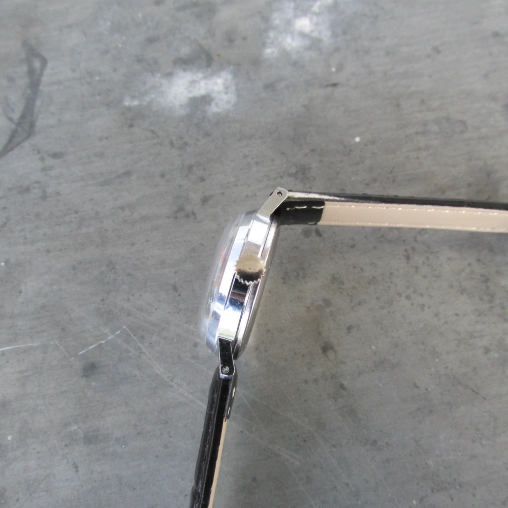 Dámské náramkové hodinky Prim z roku 1980 s datumem